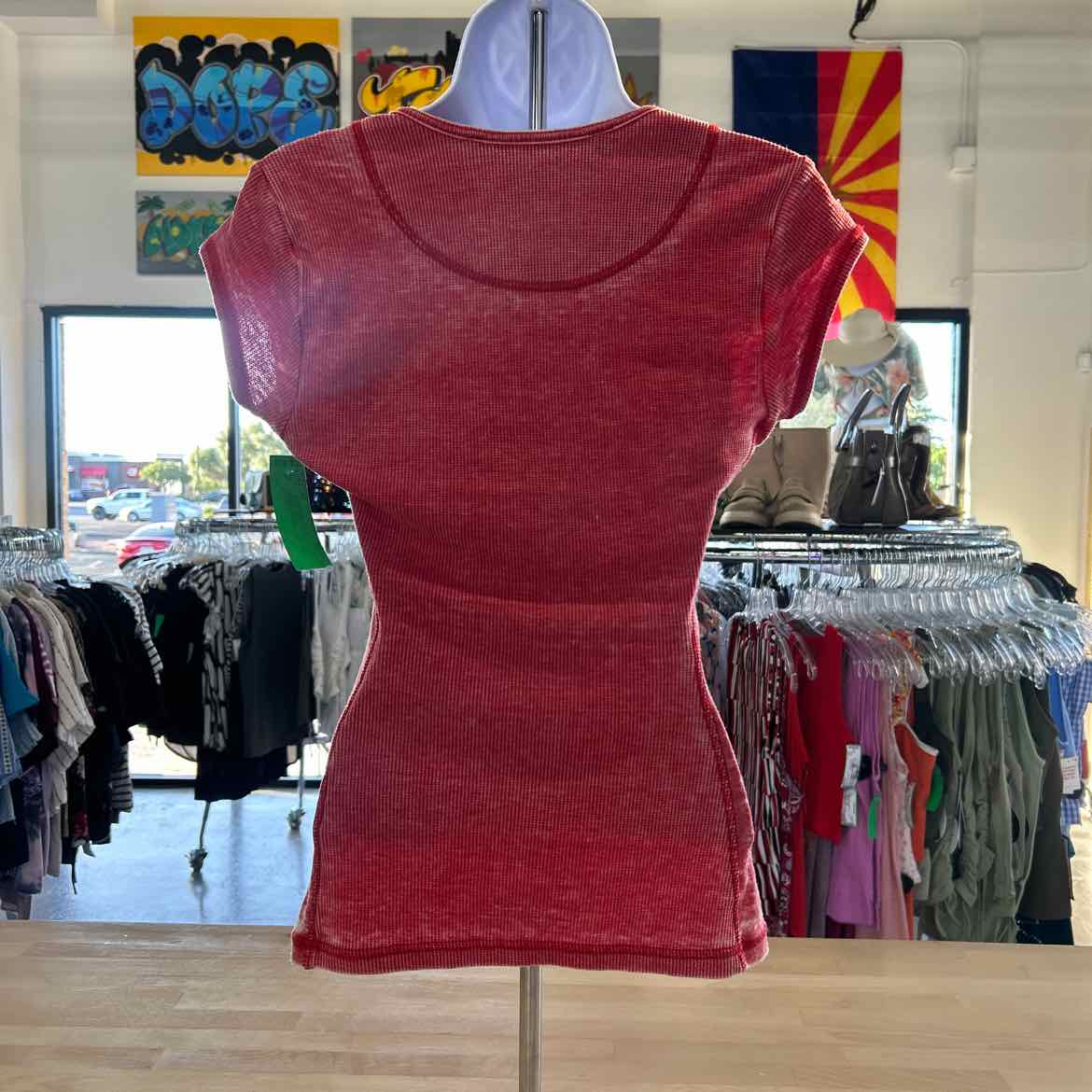 Guess Size XS Red Polyester Preloved T-Shirt SS