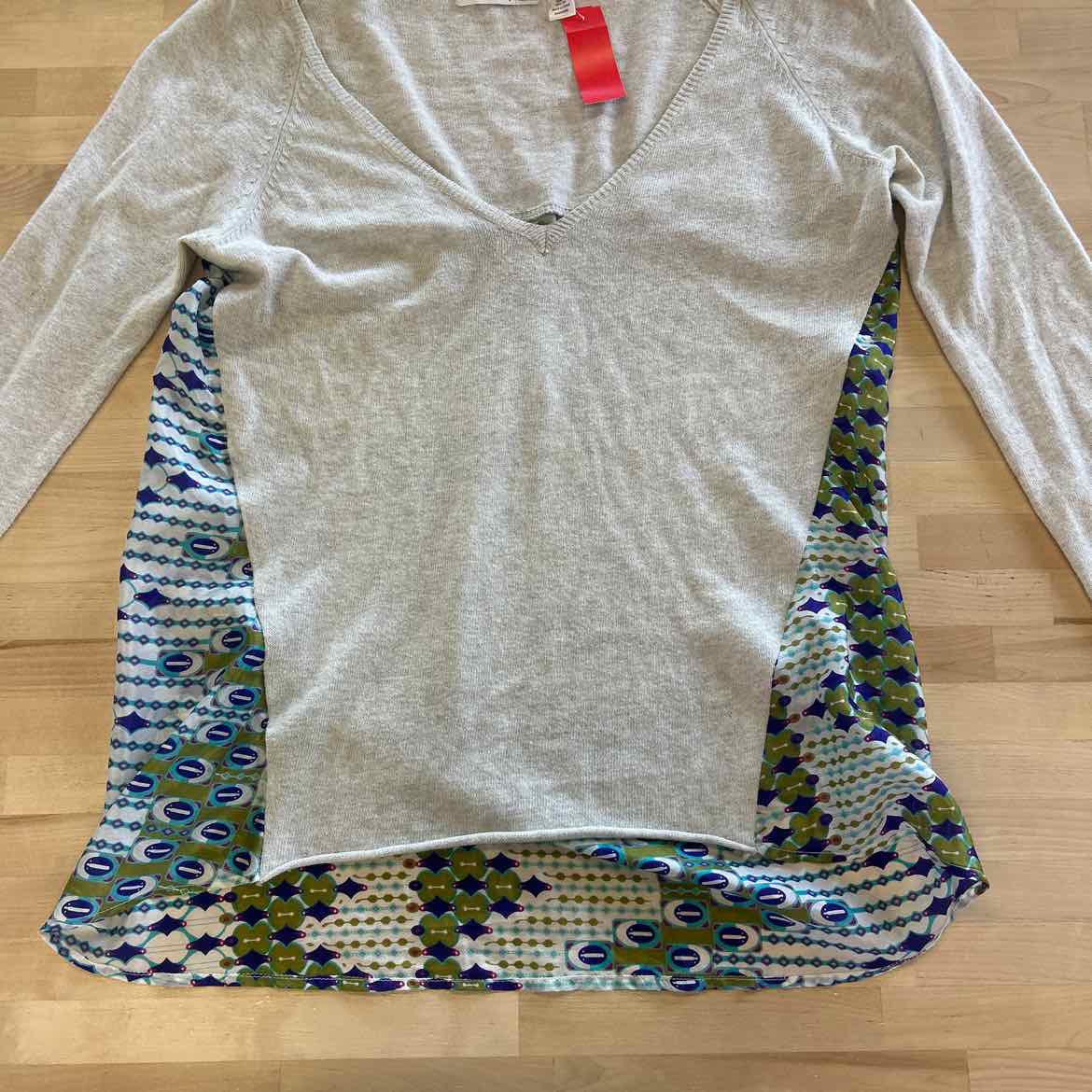 SubtleLuxury Size M Gray Used Blouse