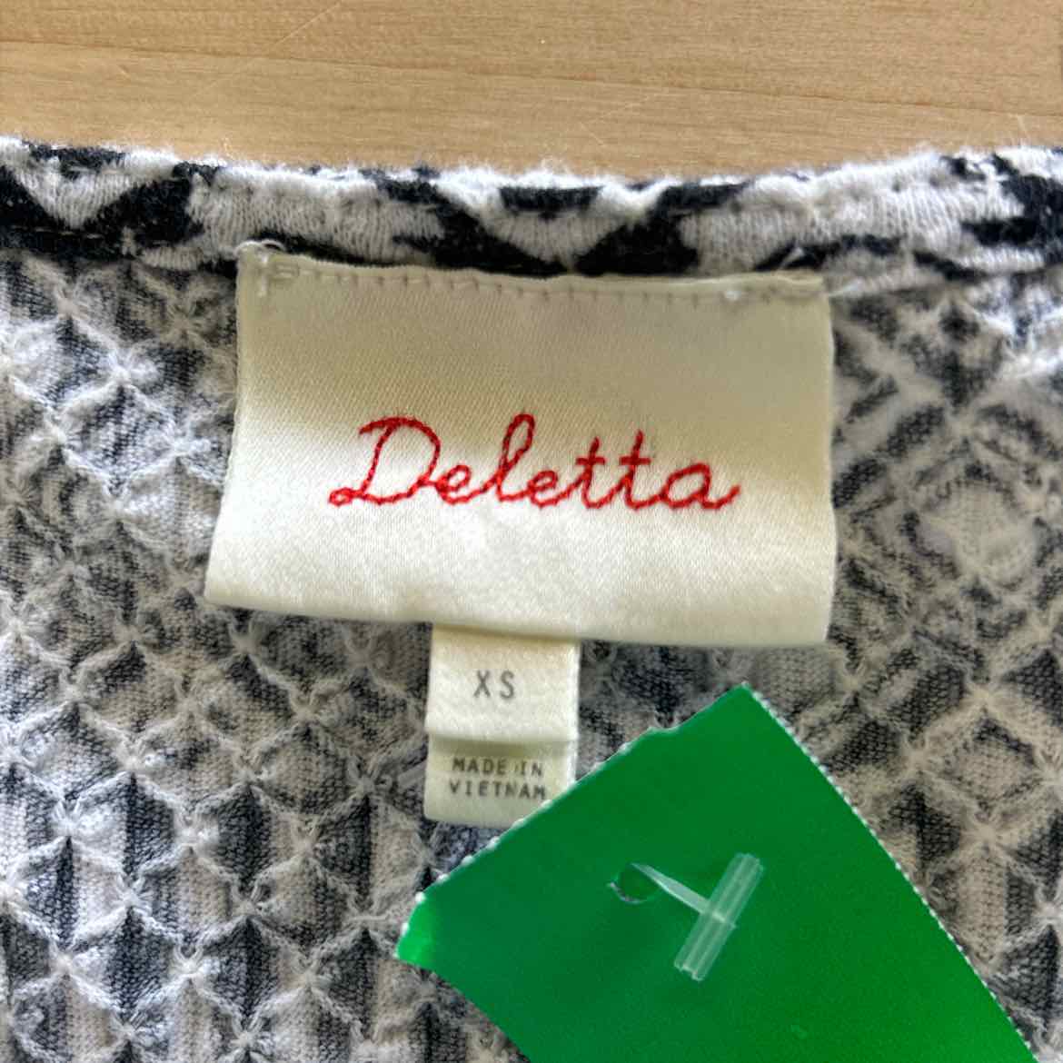 Deletta Size XS Black/White Preloved Blouse SS