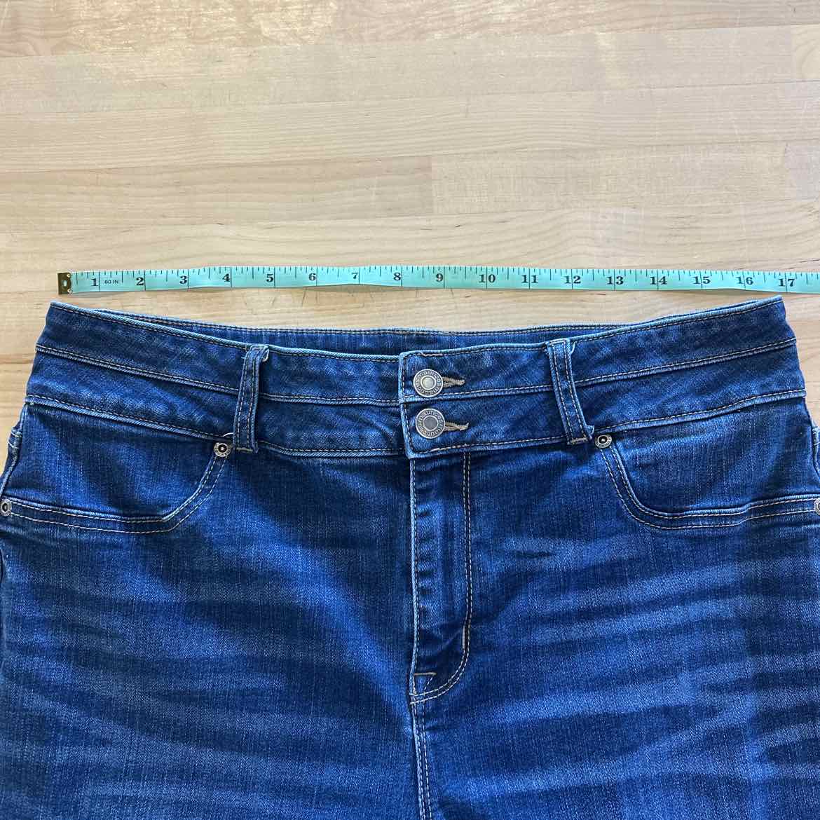 Maurices Size XL Blue Denim Preloved Jeans