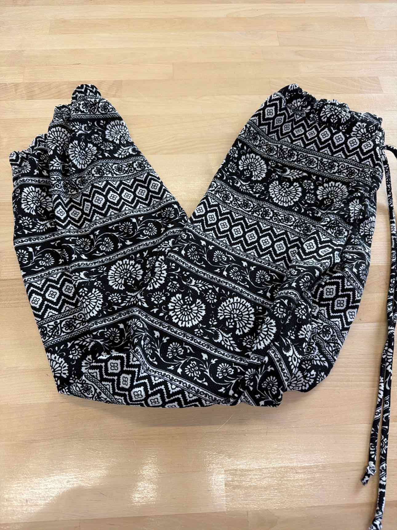 See You Monday Size M Black/White Pants