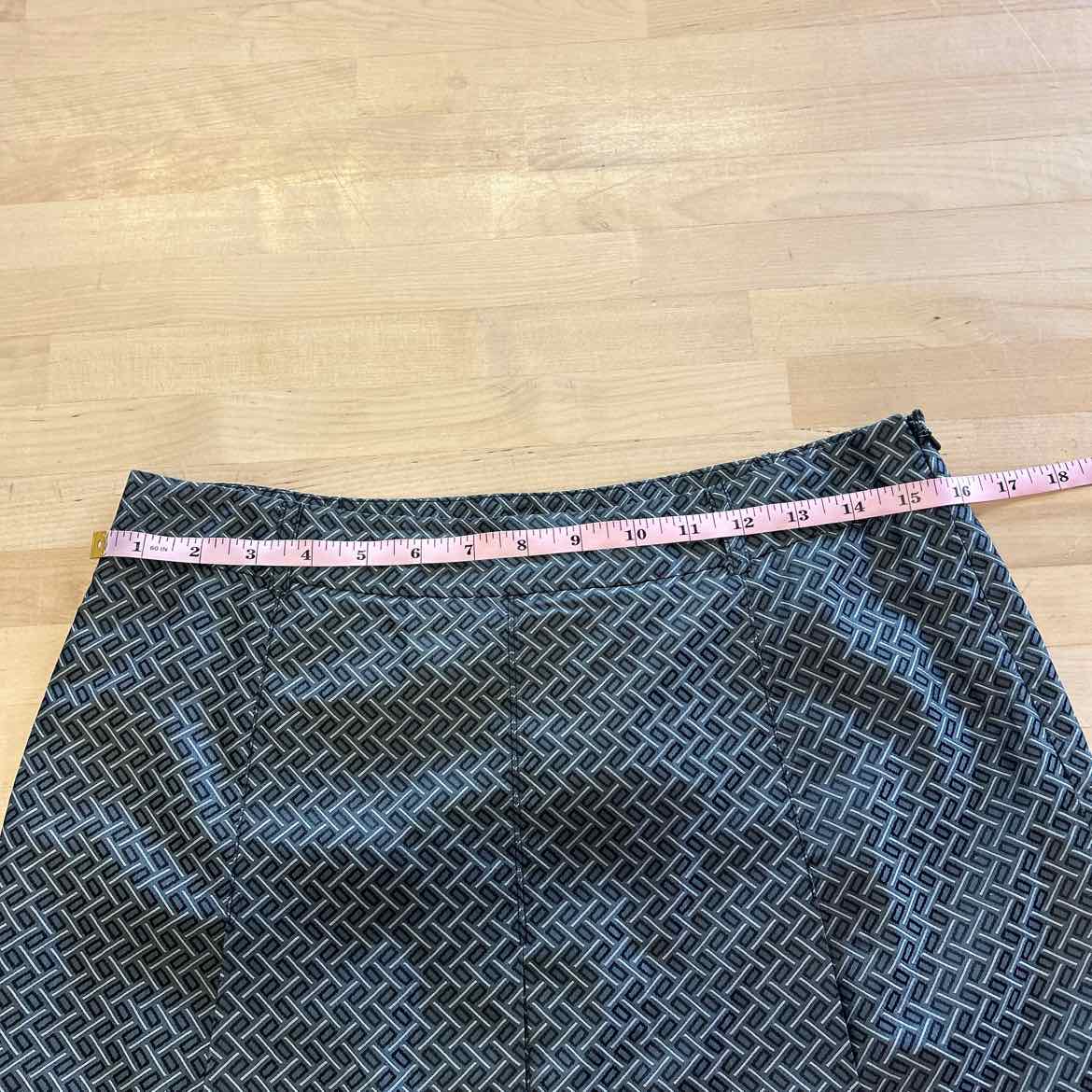 Kenneth Cole Size 6 Grey Preloved Skirt