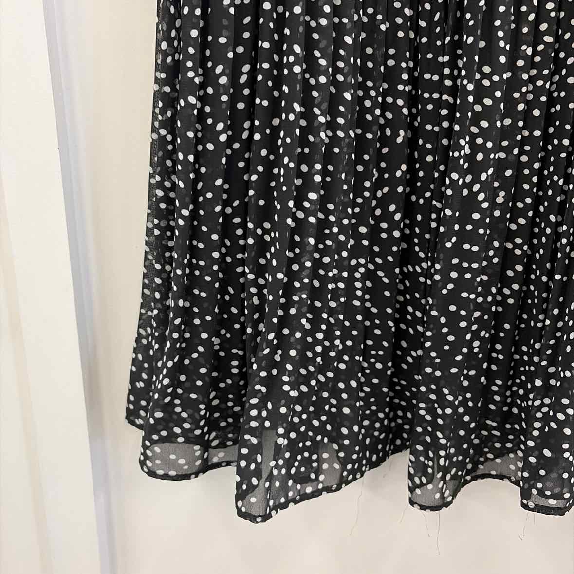 WDNY Size M Black White Preloved Skirt