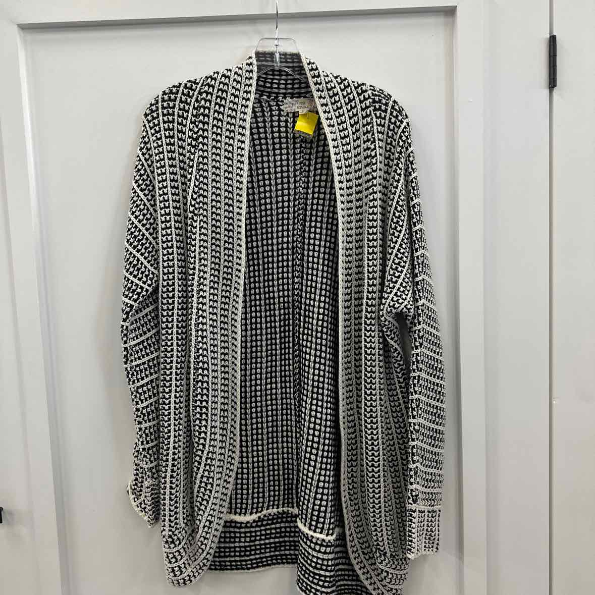 Pink Republic Size L BLACK & WHITE Cardigan