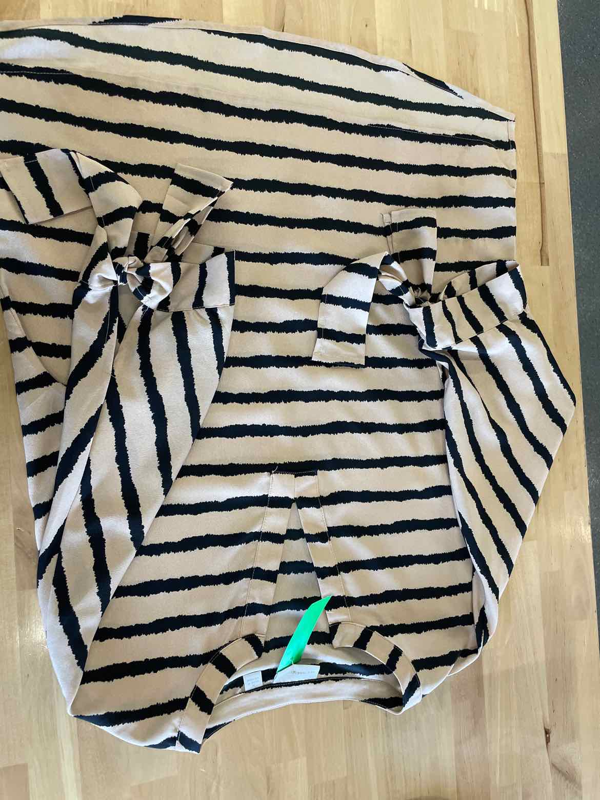 New York & Co. Size M Black Tan Blouse