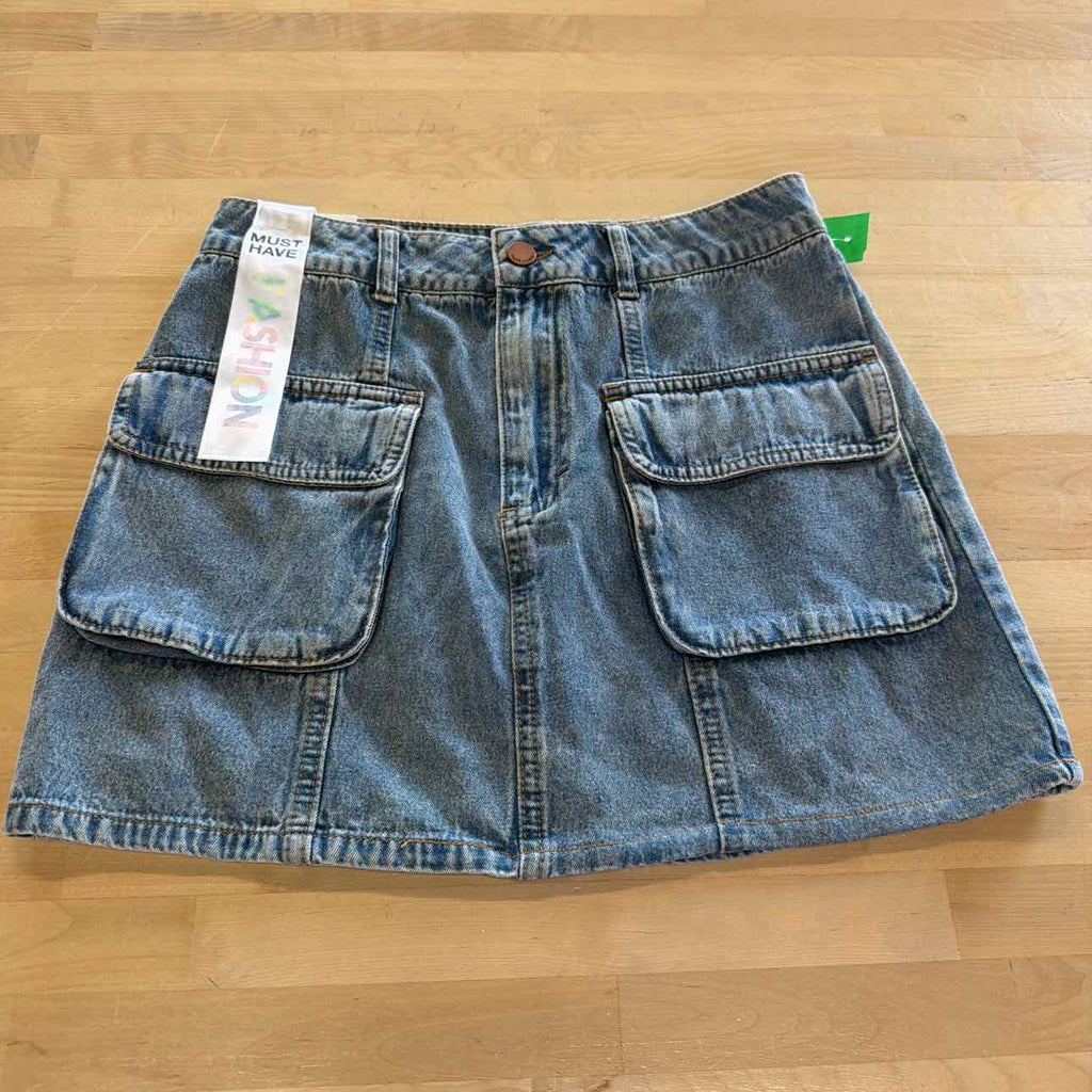 Tinseltown Juniors' Cotton Denim Cargo Miniskirt - Medium Wash