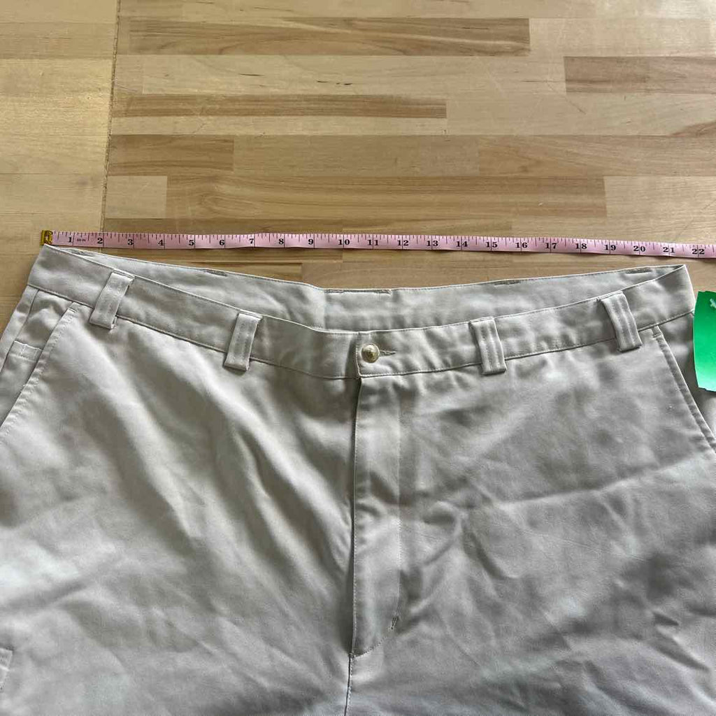 Roundtree & York Men's Size 44 Khaki MENS Shorts