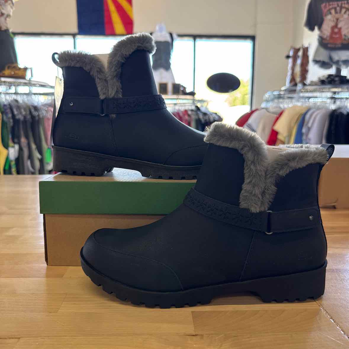 JBU Shoe Size 9 Black Boots