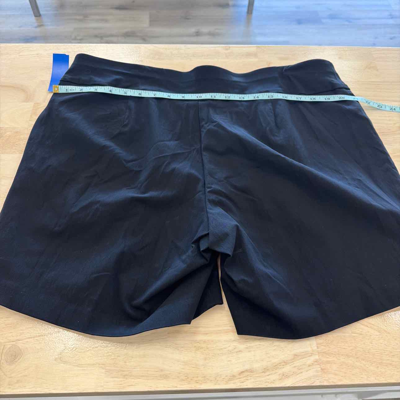 Hearts of palm Women Size 20W Black New Shorts