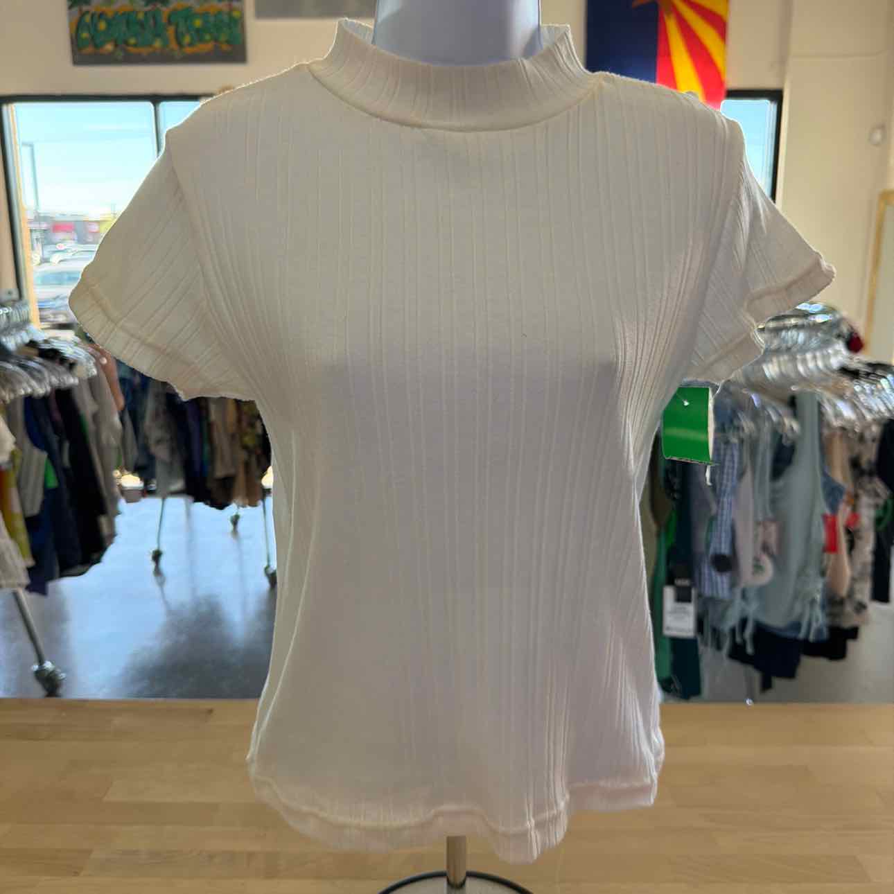 Size M White New Turtleneck