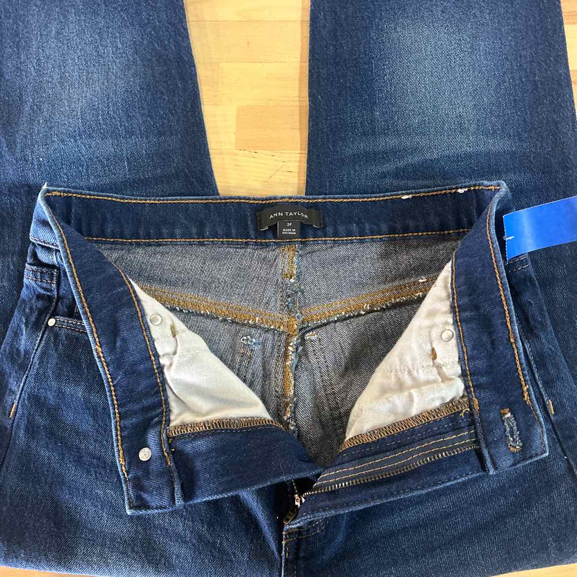 Ann Taylor Size 2 Blue Denim Preloved Jeans