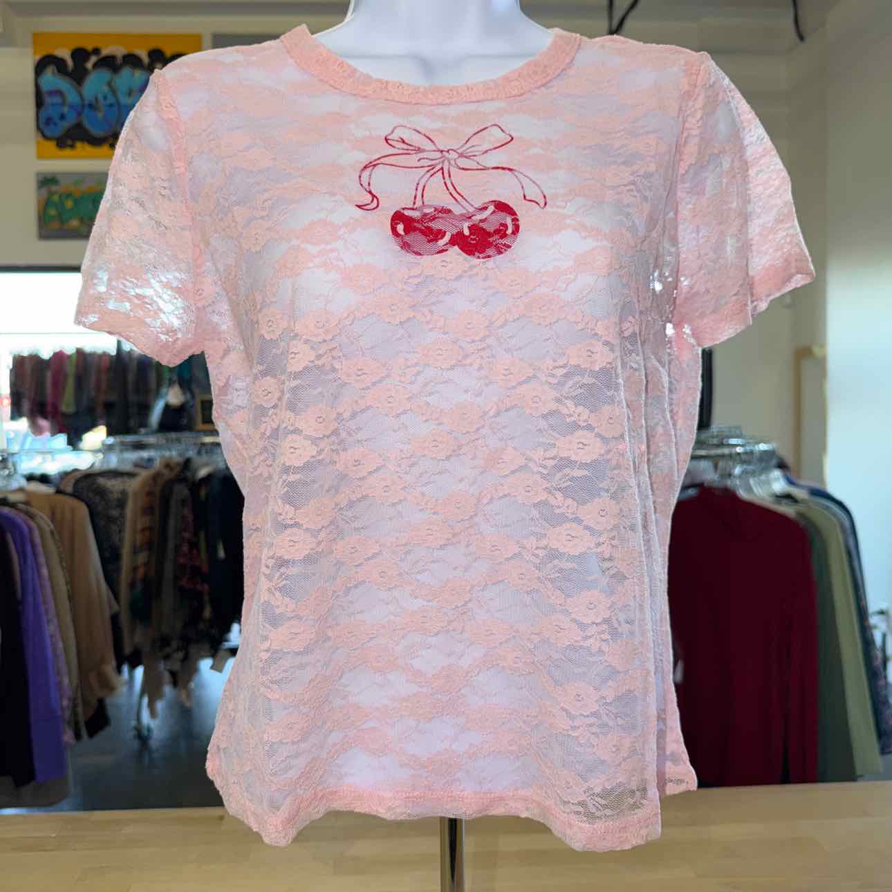 Ultra Flirt Juniors' Graphic Lace Tee - Ballet Slipper