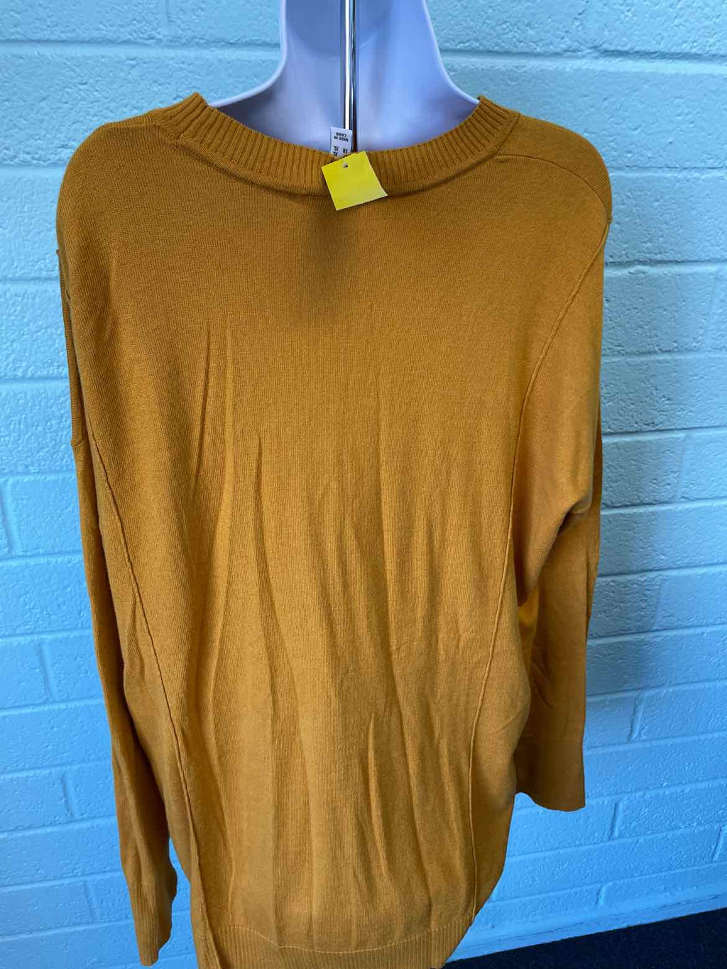 Isaac Mizrahi Size L Mustard Sweater