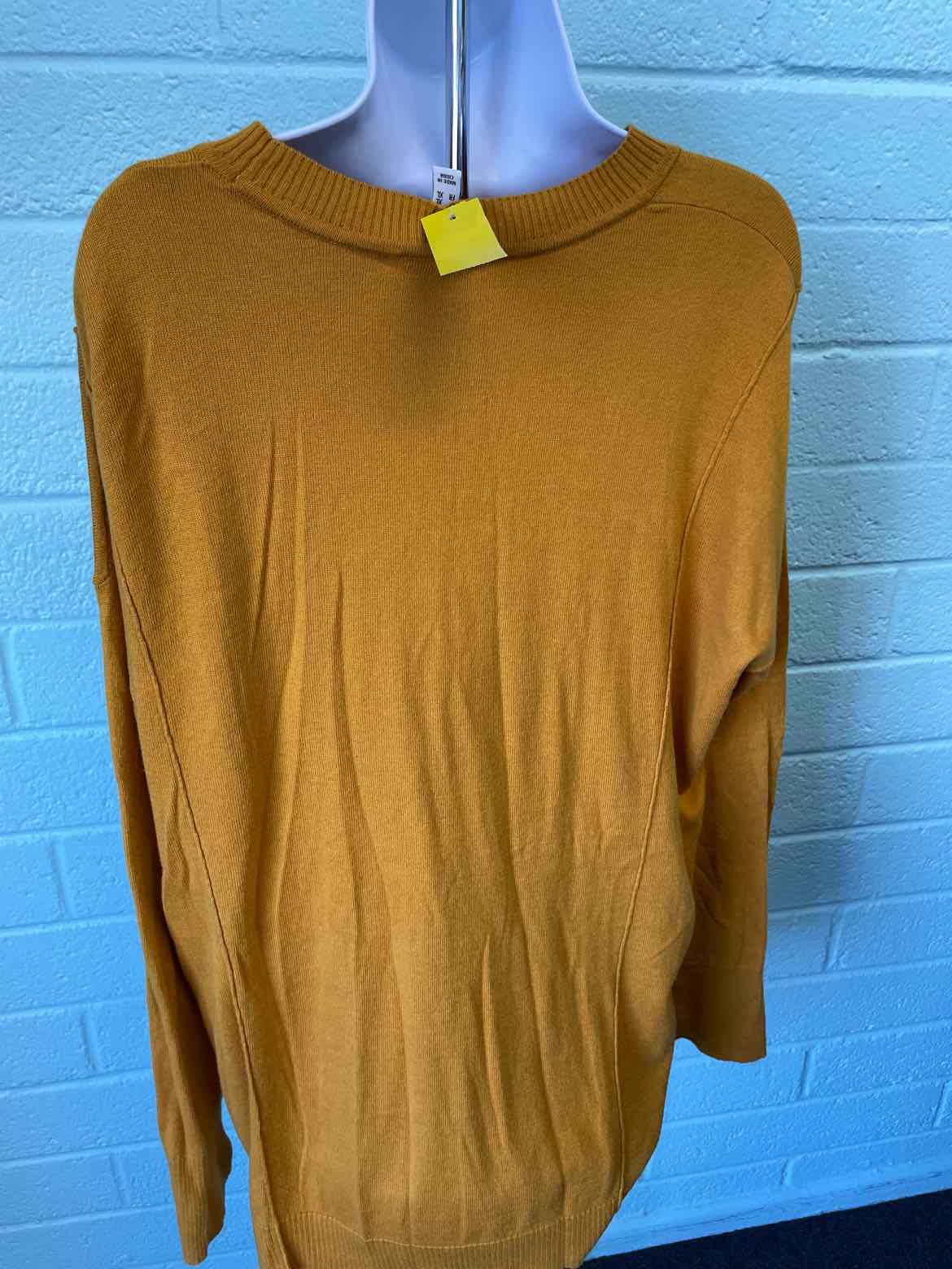 Isaac Mizrahi Size L Mustard Sweater