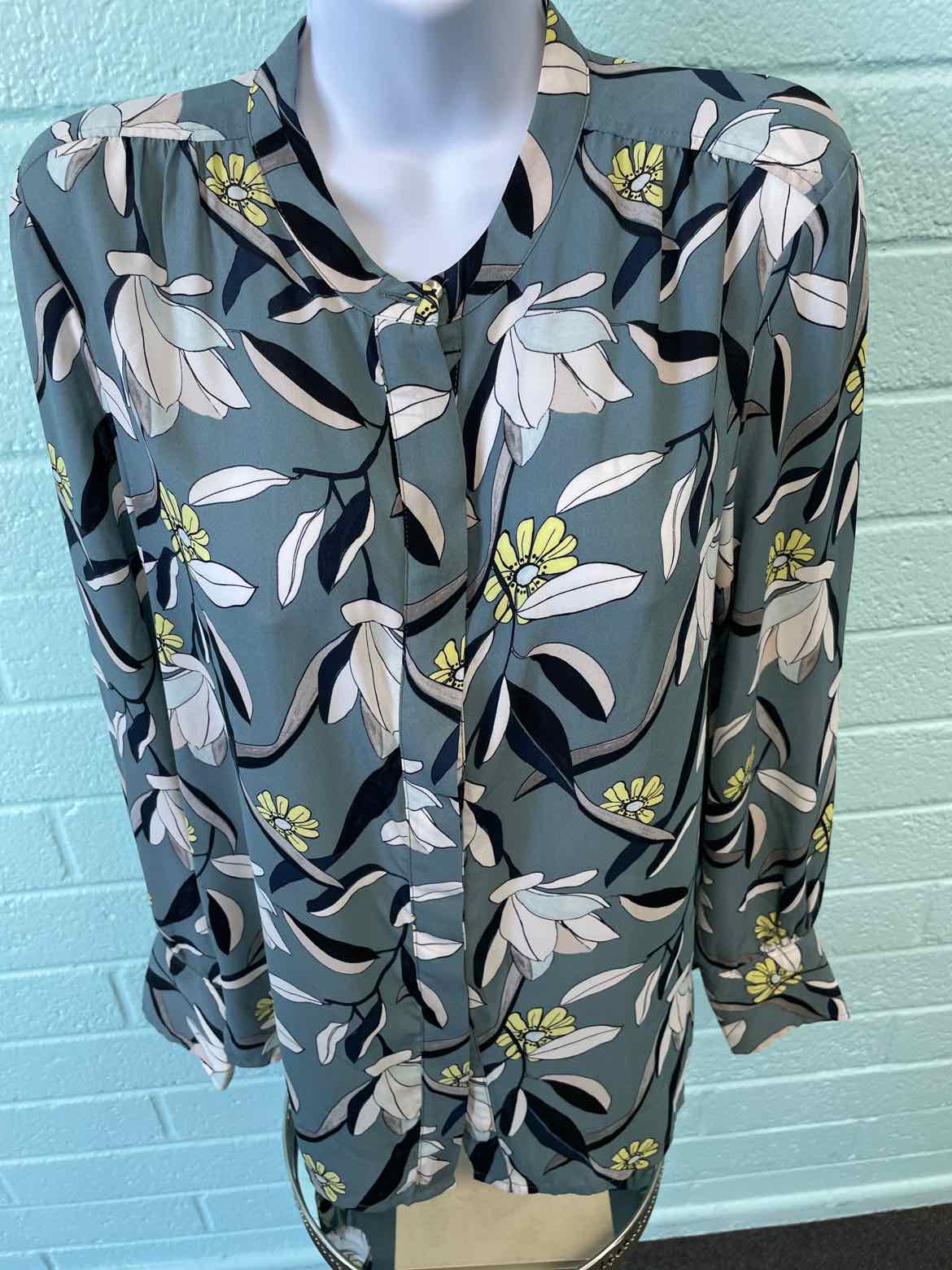 Ann Taylor Size S Gray & White Blouse