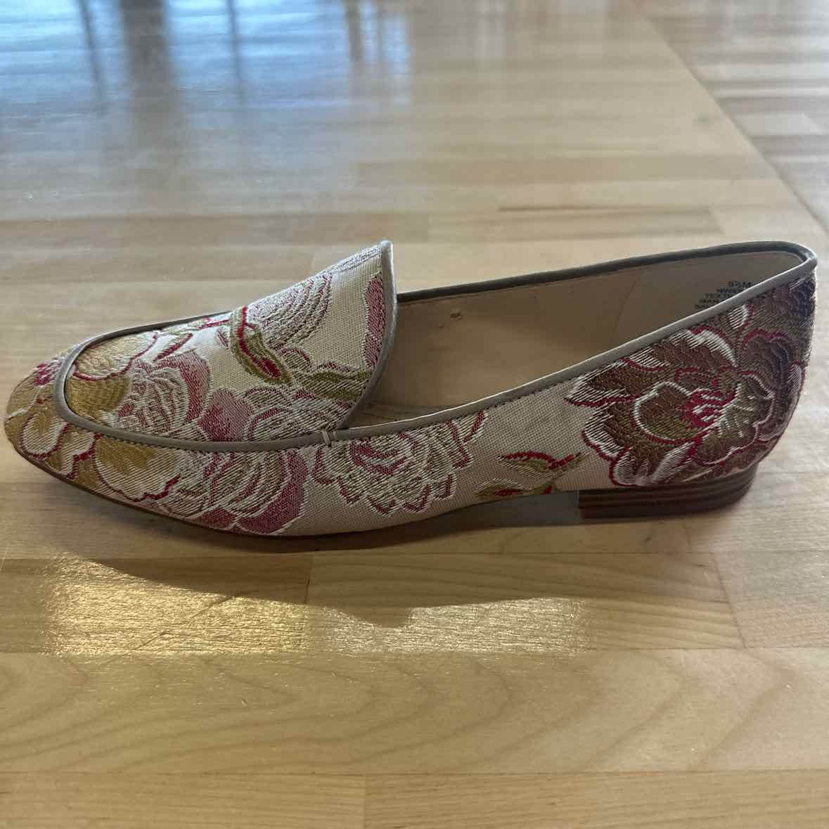 Nine West Shoe Size 9.5 Multi-Color Flats