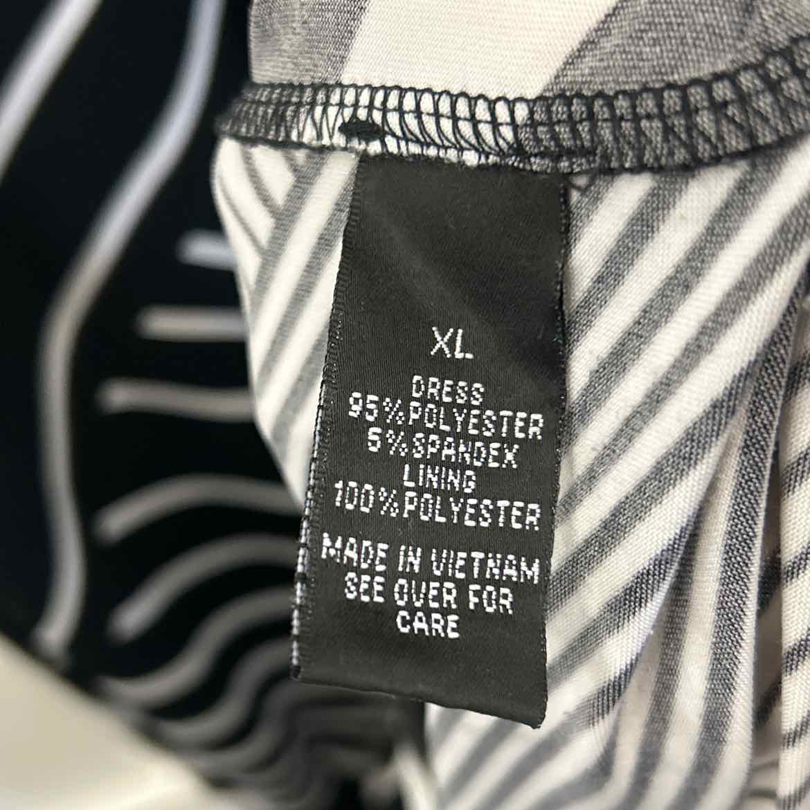 AB Studio Size XL Black/White Preloved Dress