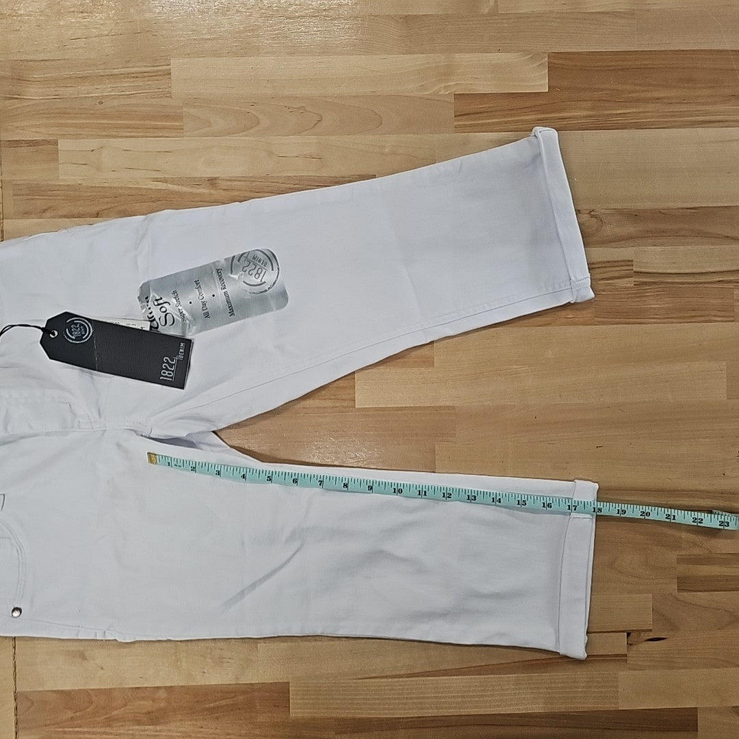 1822 Size 6 White Capris