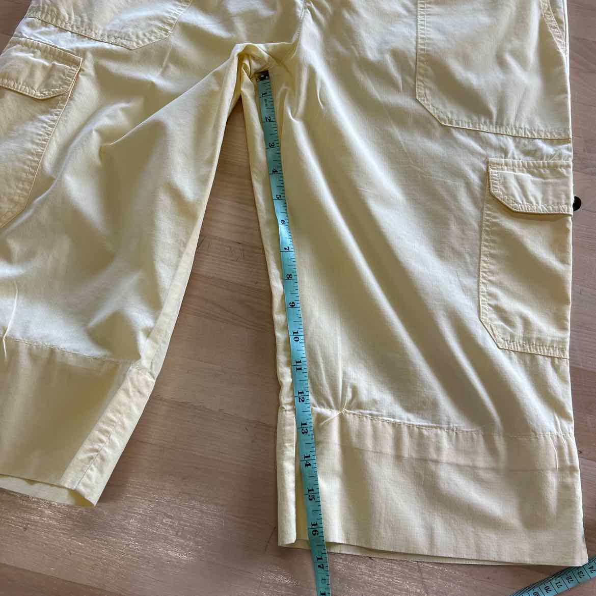 Chaps Size 10 Yellow Preloved Capris