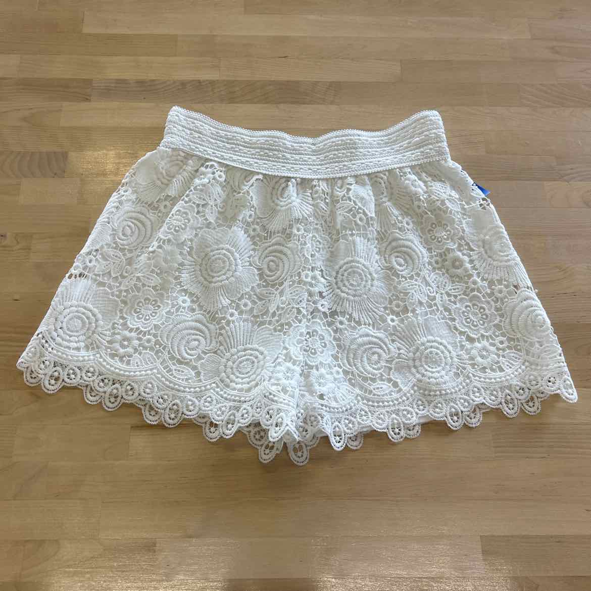 AZ Size L/XL White Shorts