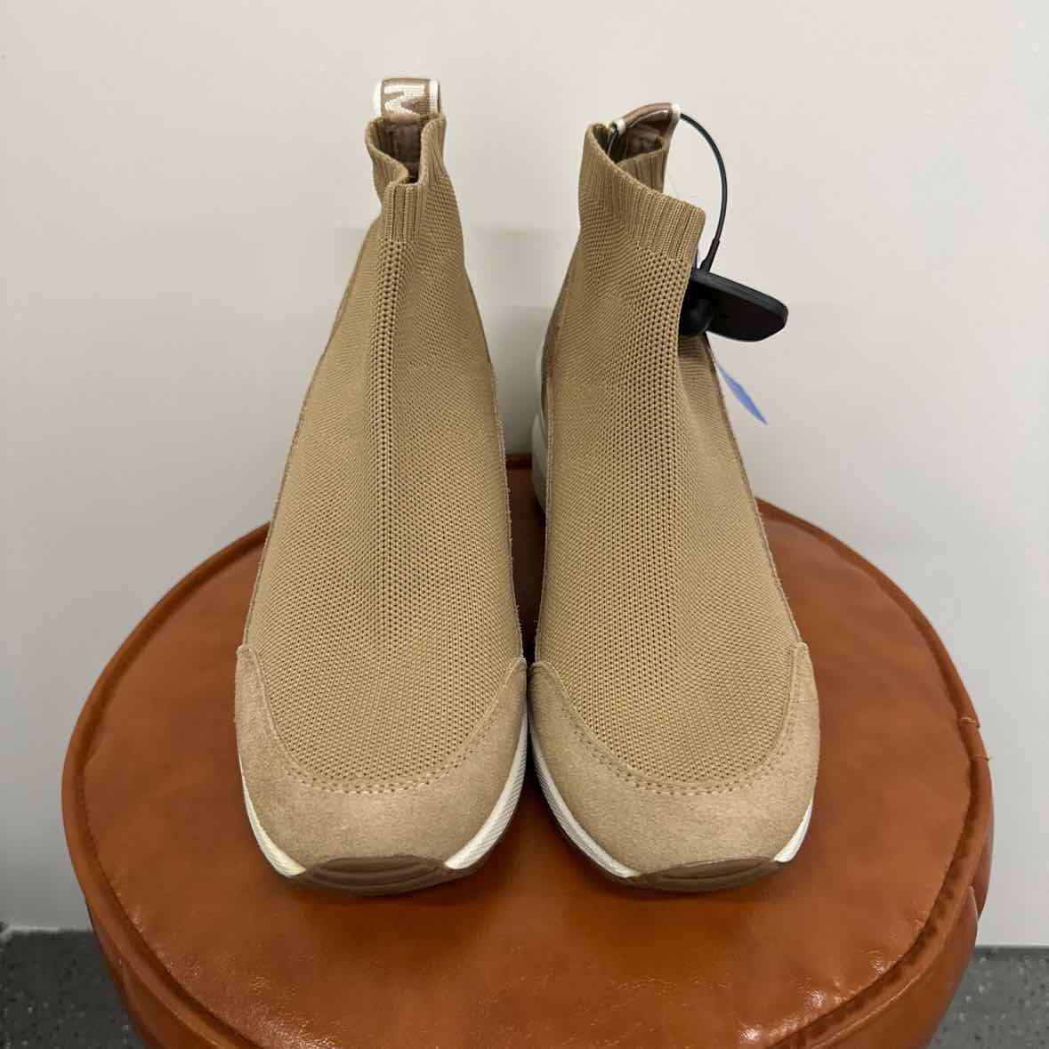 Michael Kors Shoe Size 6.5 Tan Bootie