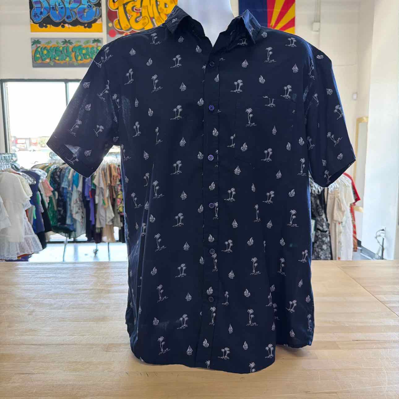 Toku Size L Navy Preloved MENS Button Down Shirt