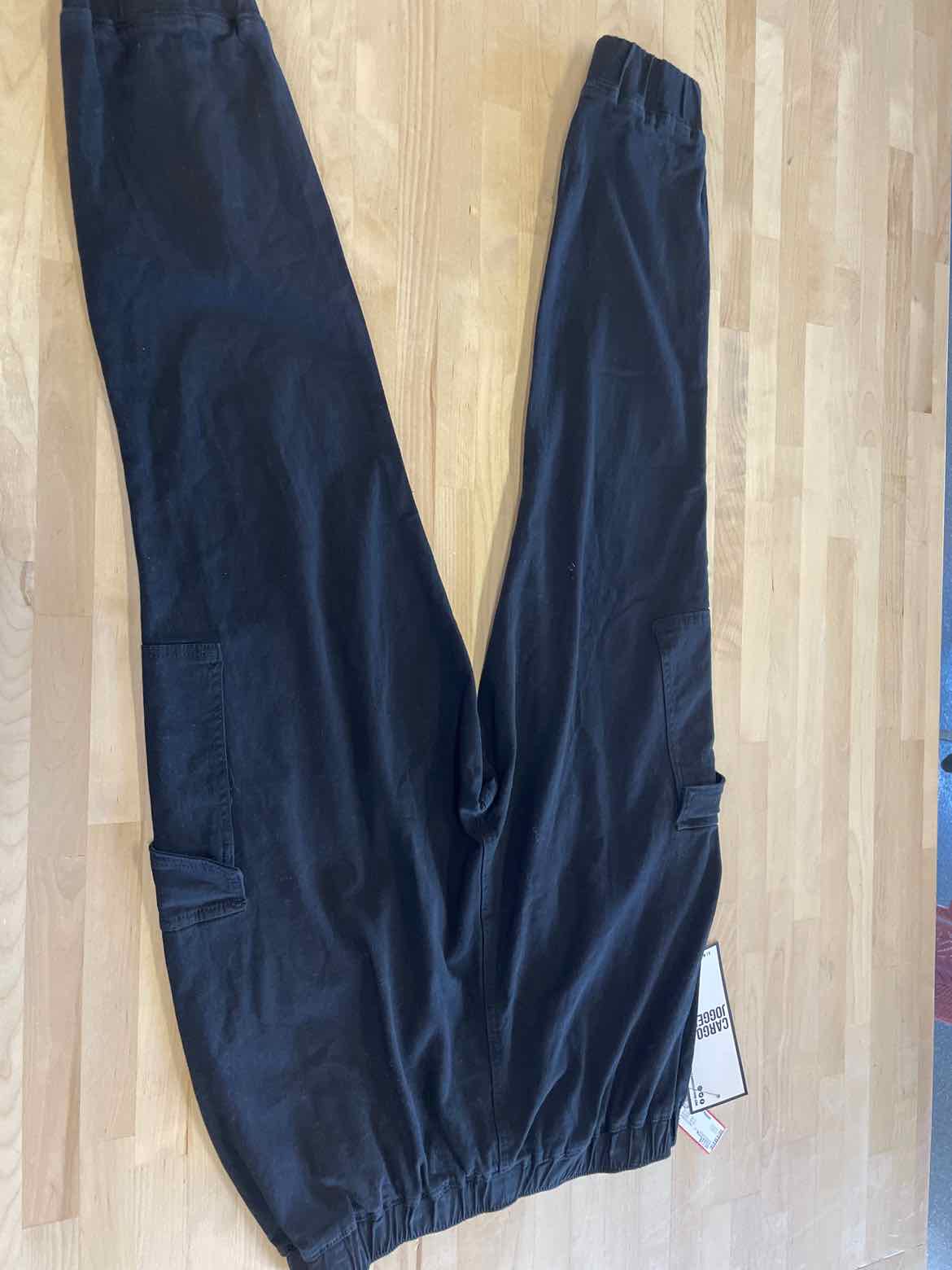 Almost Famous Size XL Black cargo