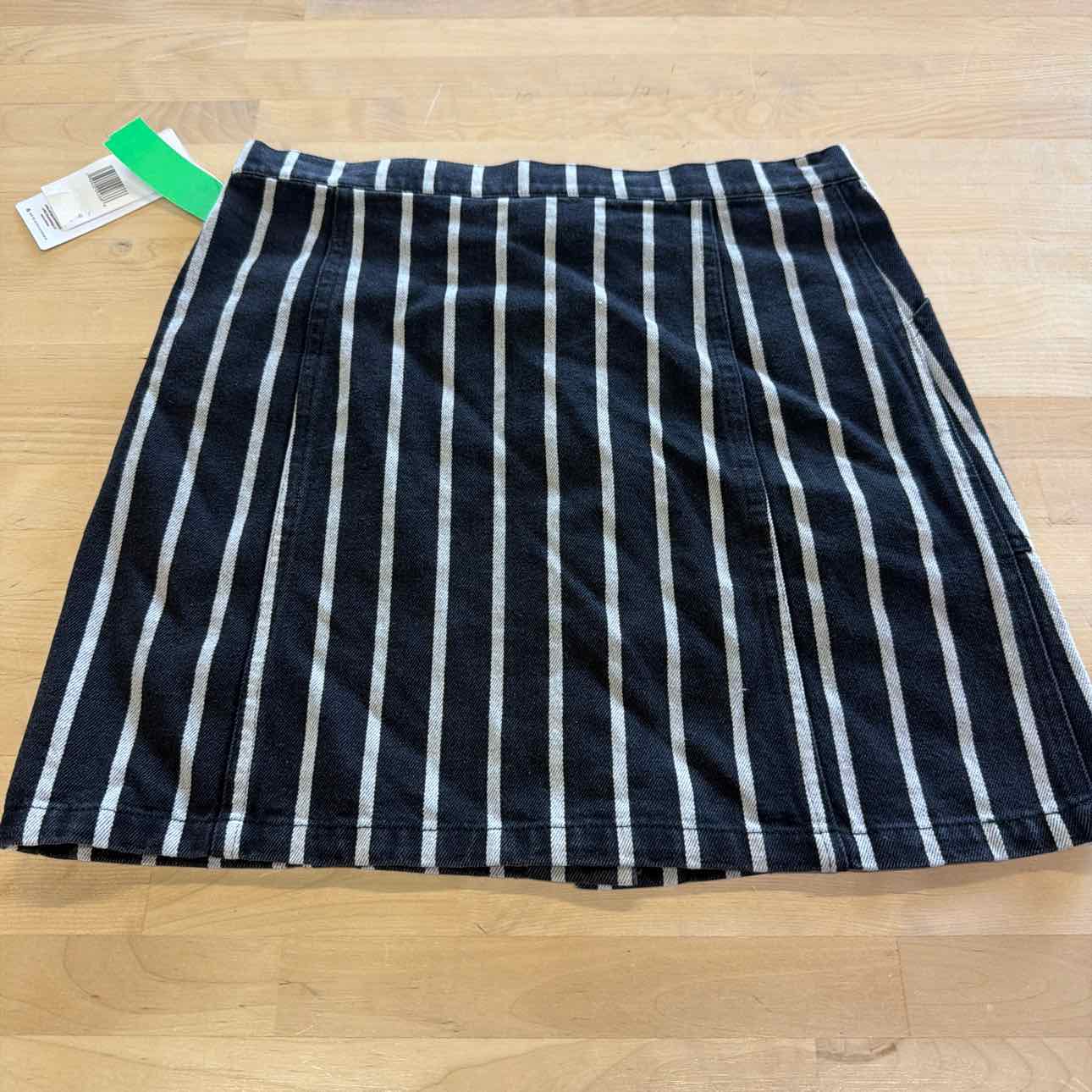 Hurley Juniors' Size 26 Sloan Button-Front Mini Skirt - Black