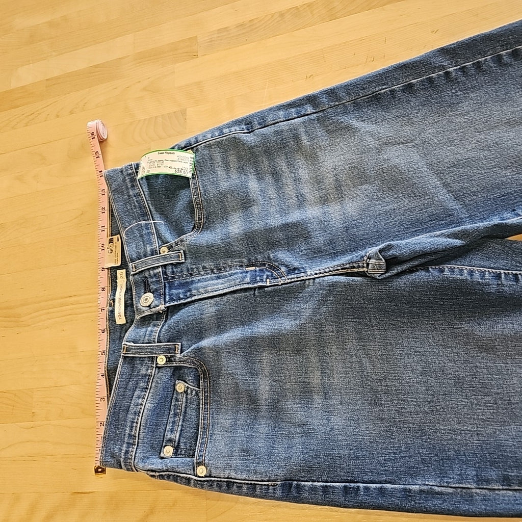Levi's 312 Shaping Slim Jeans