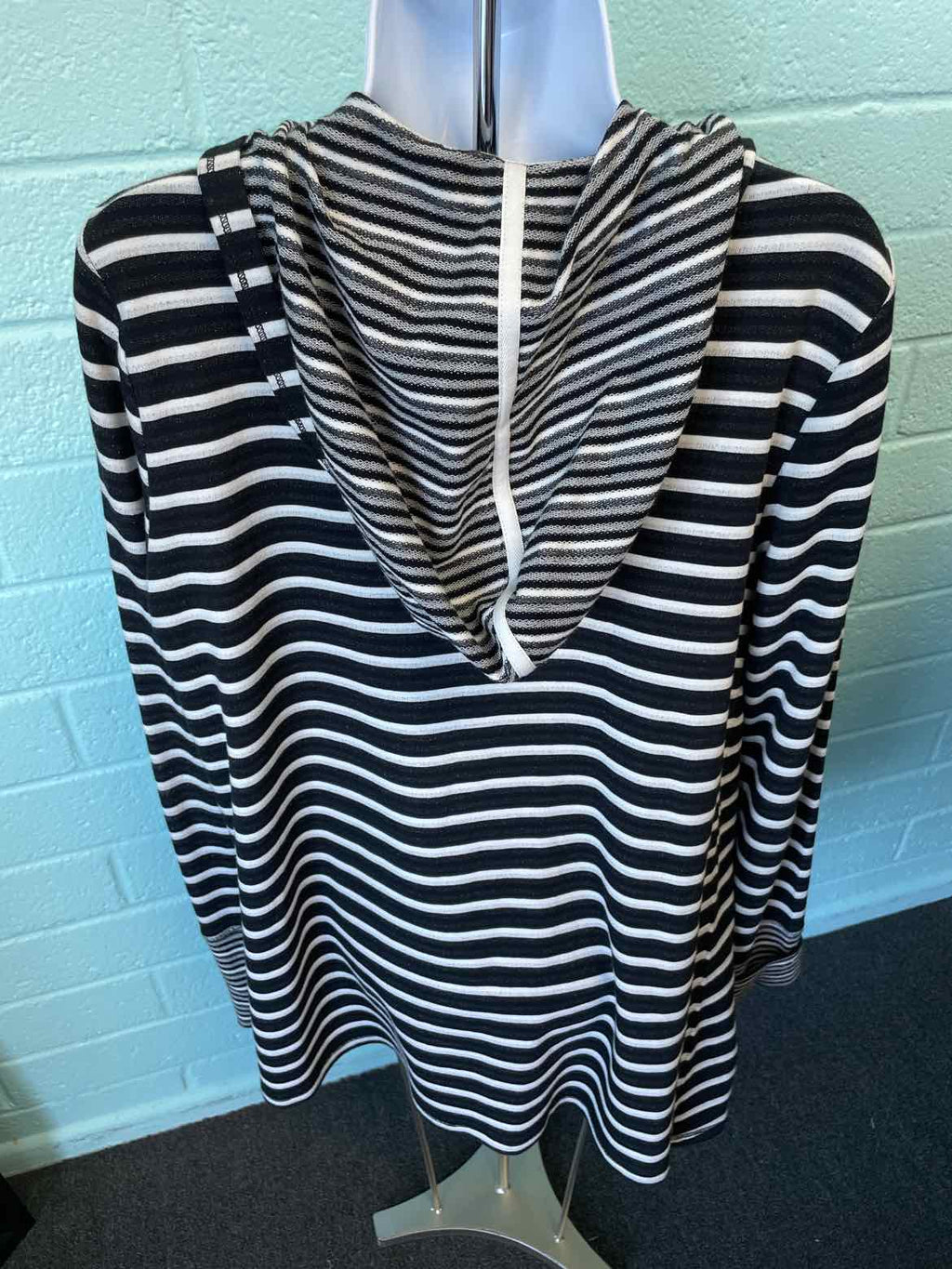 Cable & Gauge Size L BLACK & WHITE Cardigan