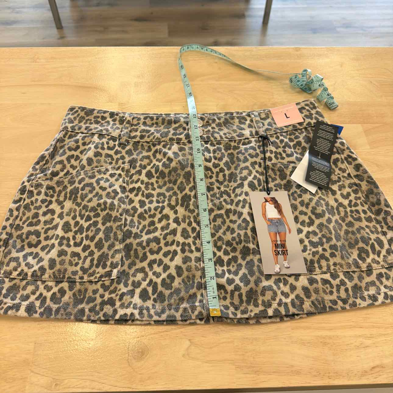 Celebrity pink Size L Brown New Skirt