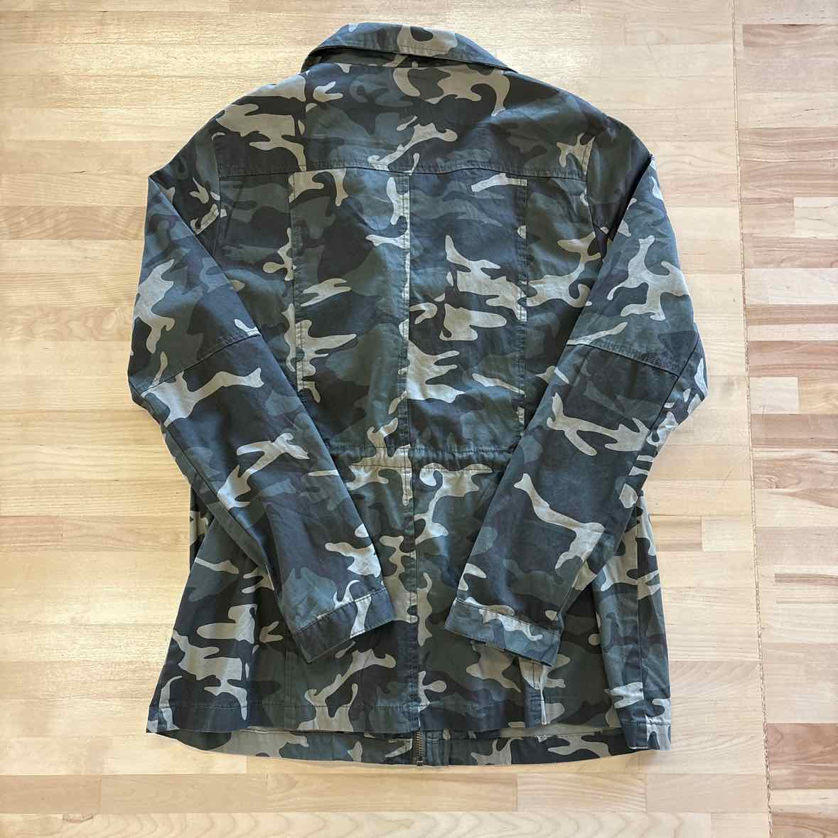 Active USA Size L Green Camoflage Jacket - Outdoor