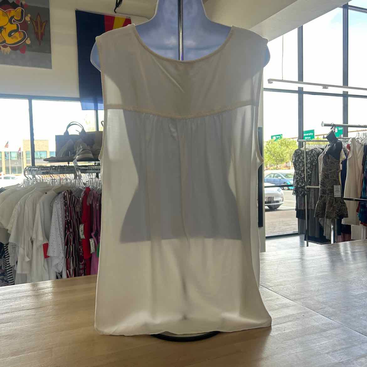 Torrid Size 2X White Rayon Preloved Tank