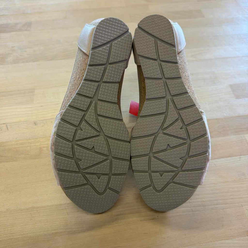 Earth Size 9.5 Pink Leather New Sandals