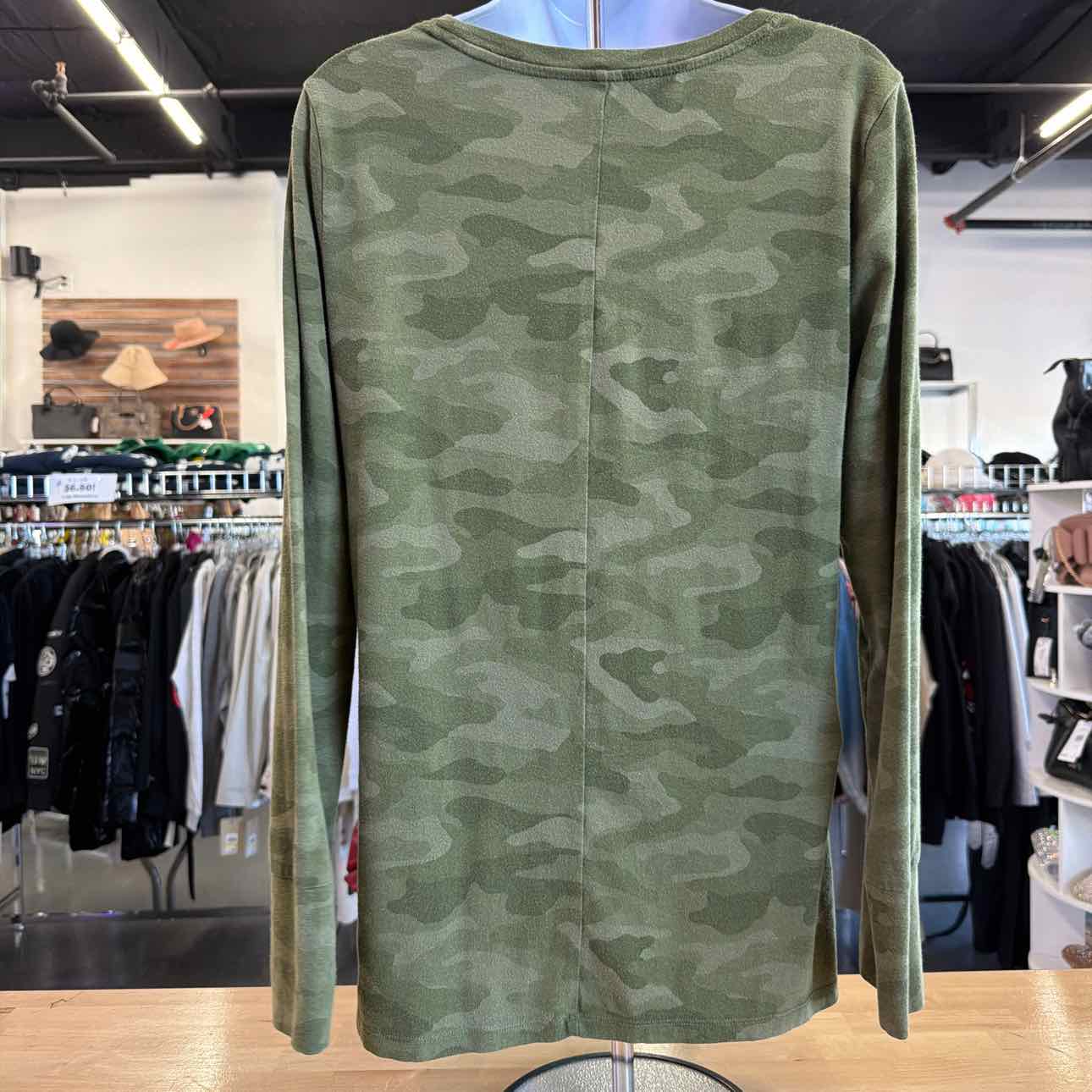 ANA Size L Green Preloved Long Sleeve