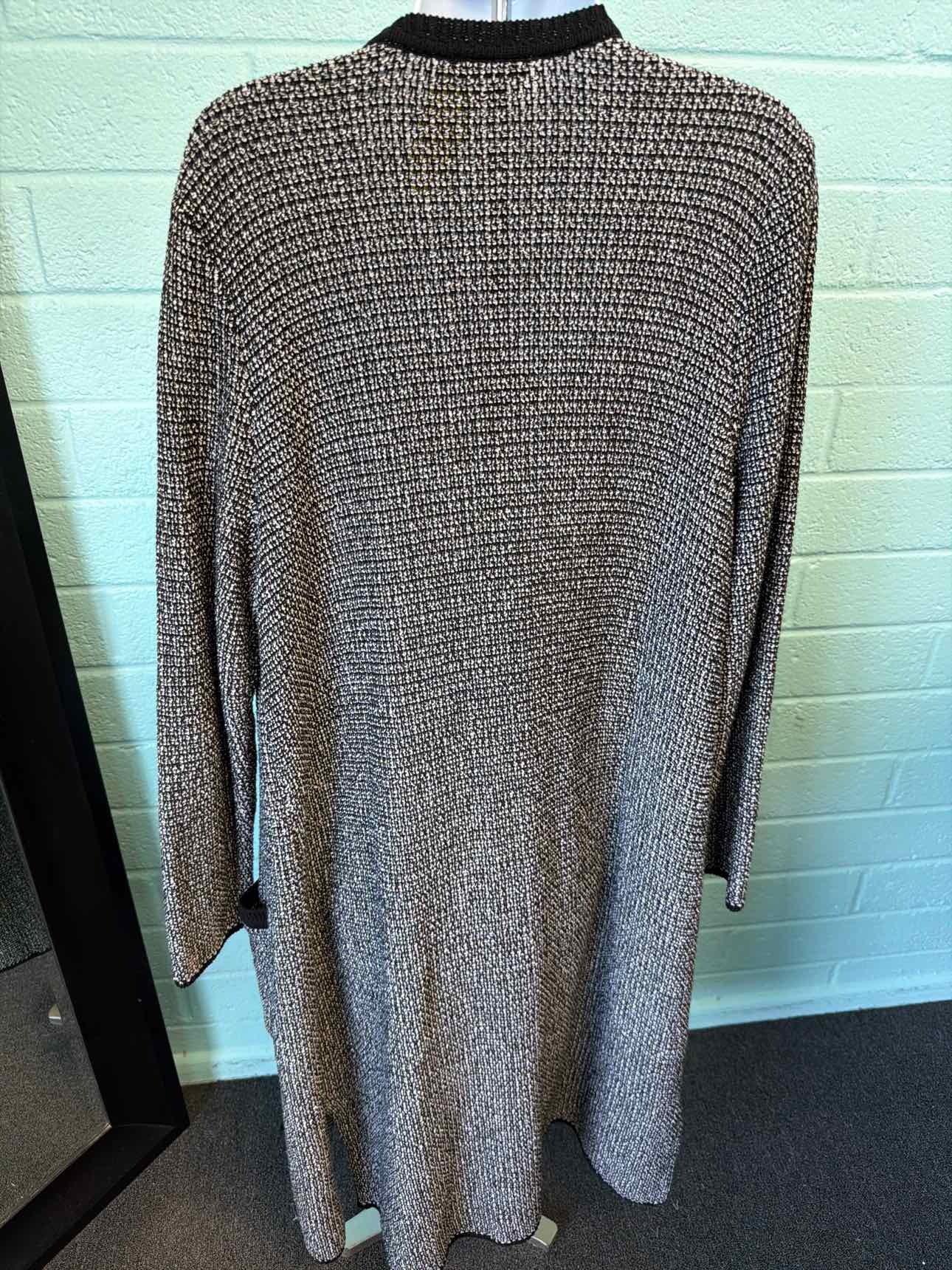 J Jill Size L BLACK & WHITE Sweater
