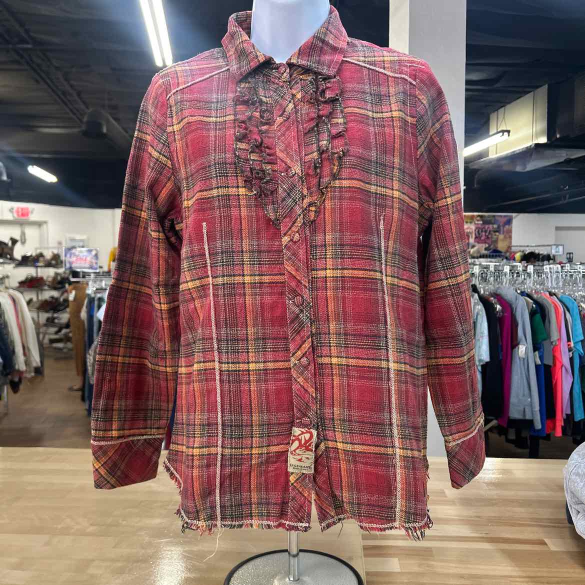Legendary Whitetails Size M Red Preloved Flannel