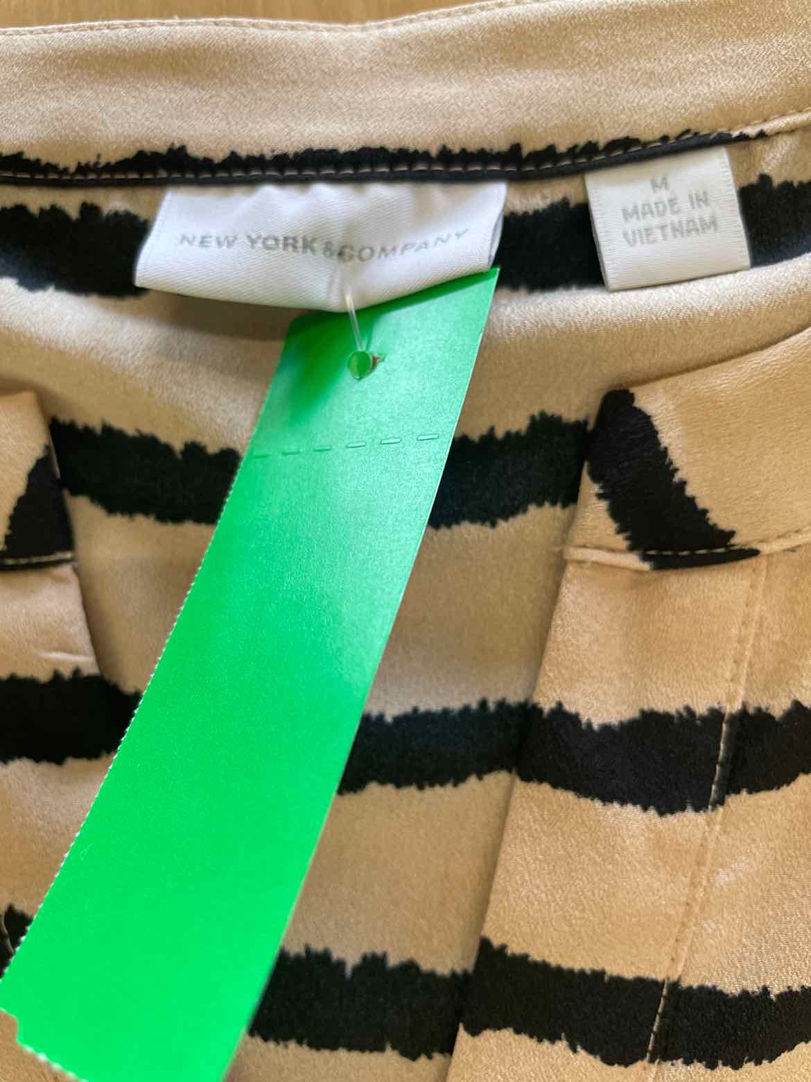 New York & Co. Size M Black Tan Blouse