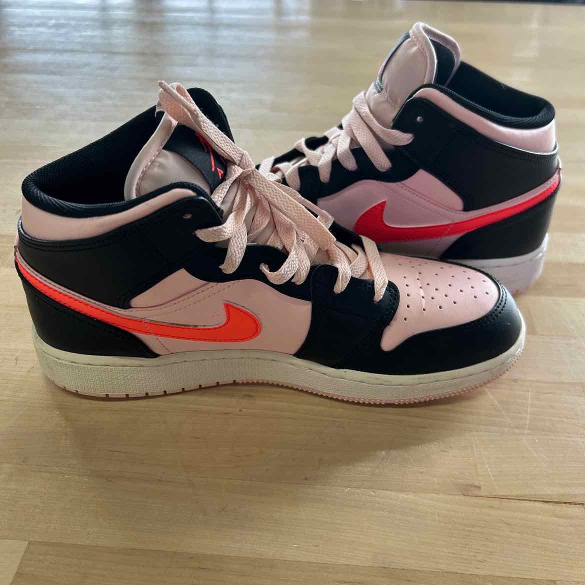 Jordan Air Size 6.5 Pink Black Preloved Sneakers