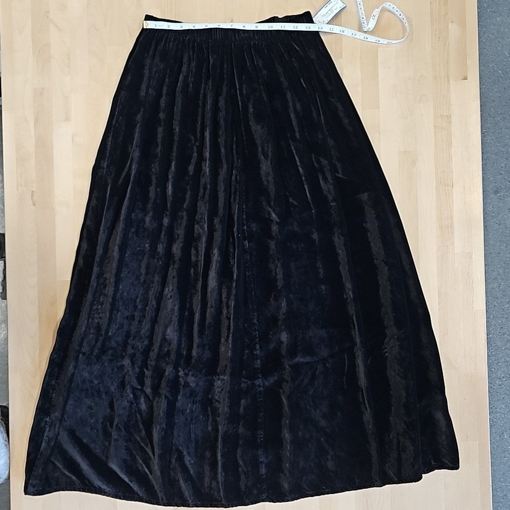 CP Size L Black Skirt