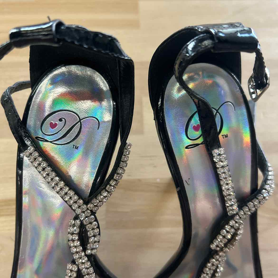 D Size 8 Black Rhinestone Preloved Heels