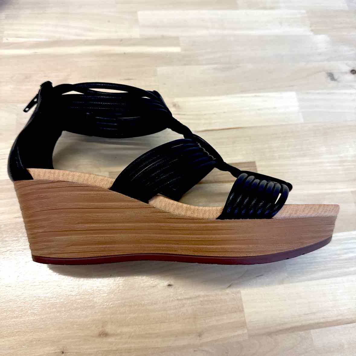 Baretraps Shoe Size 9.5 Black Wedge Sandals