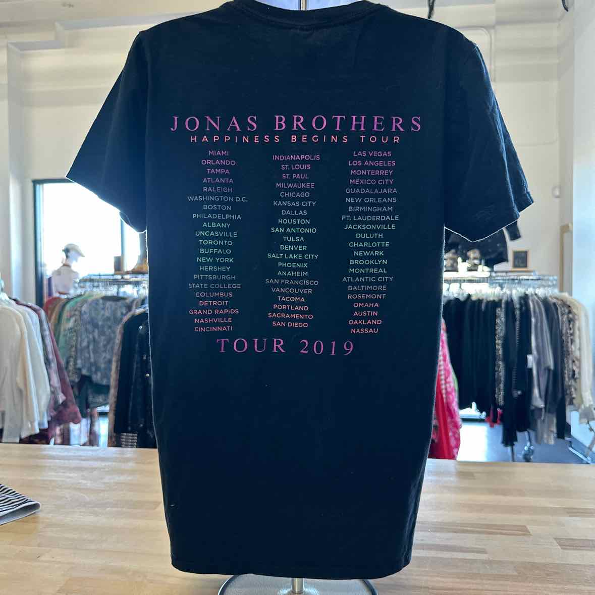 Gildan Size S Black T-shirt