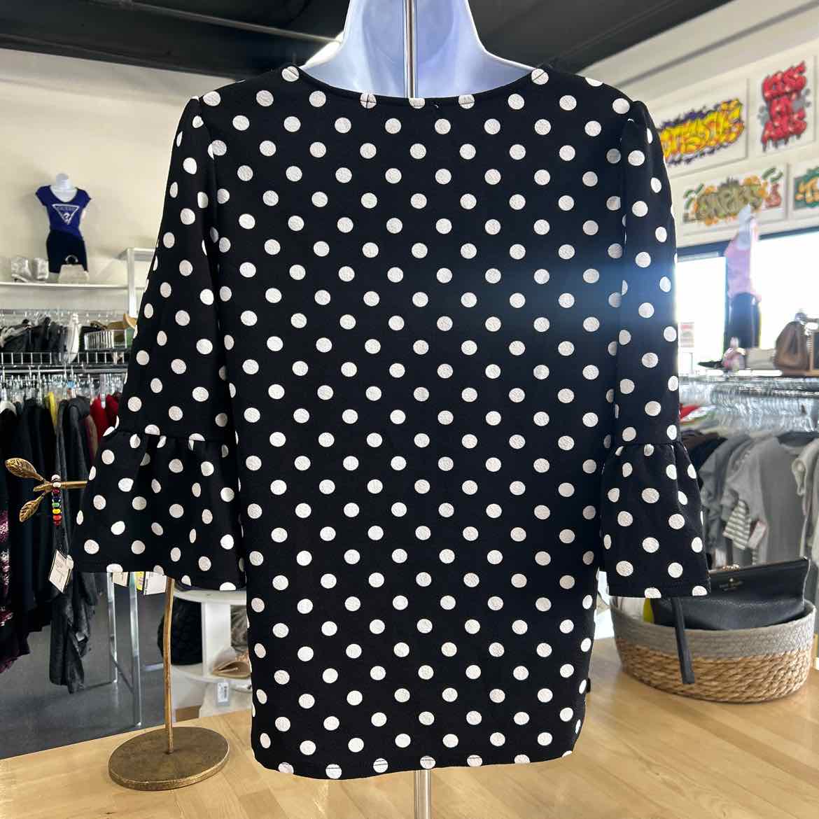 Green Envelope Size M Black Preloved Shirt