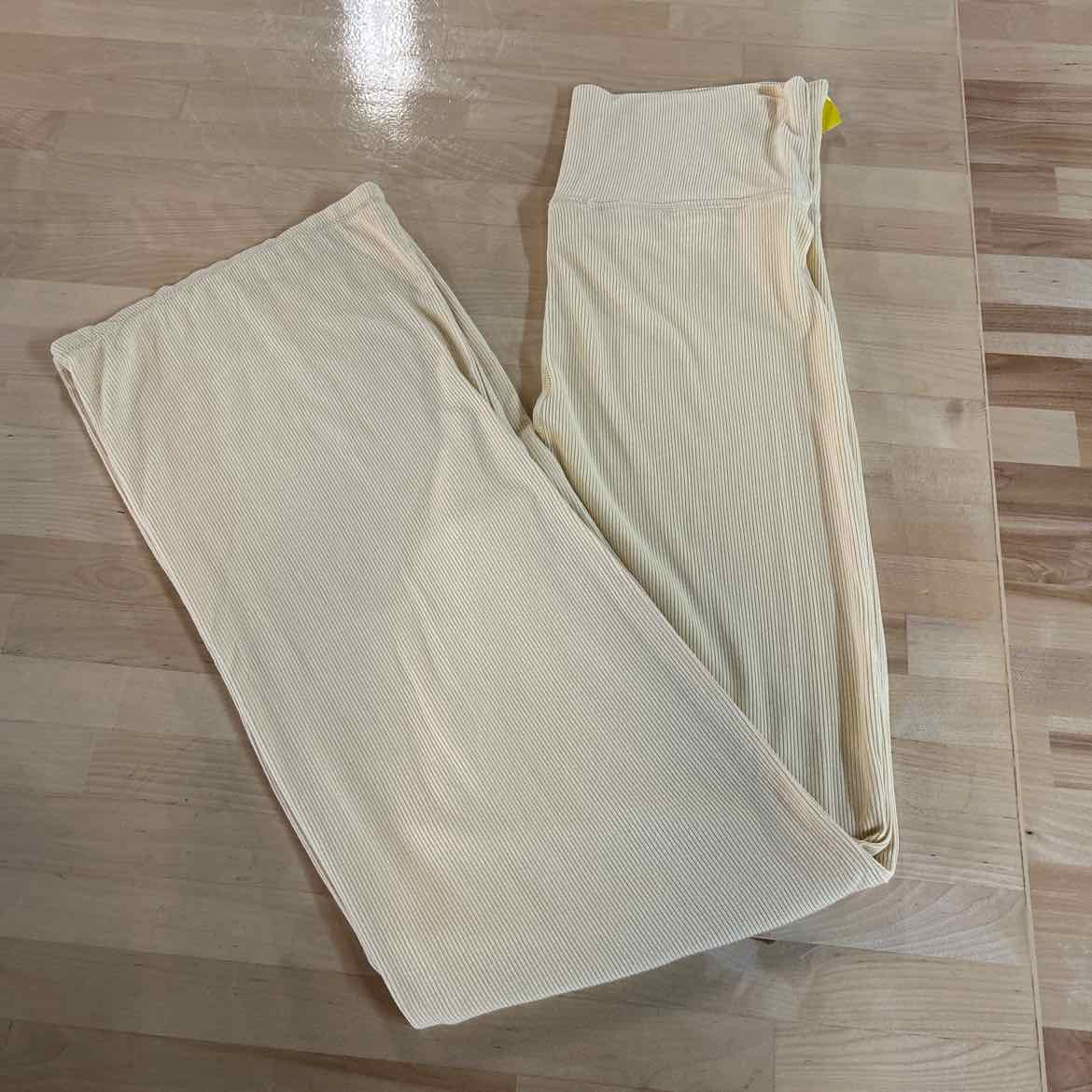 ultra flirt Size L Yellow New Pants