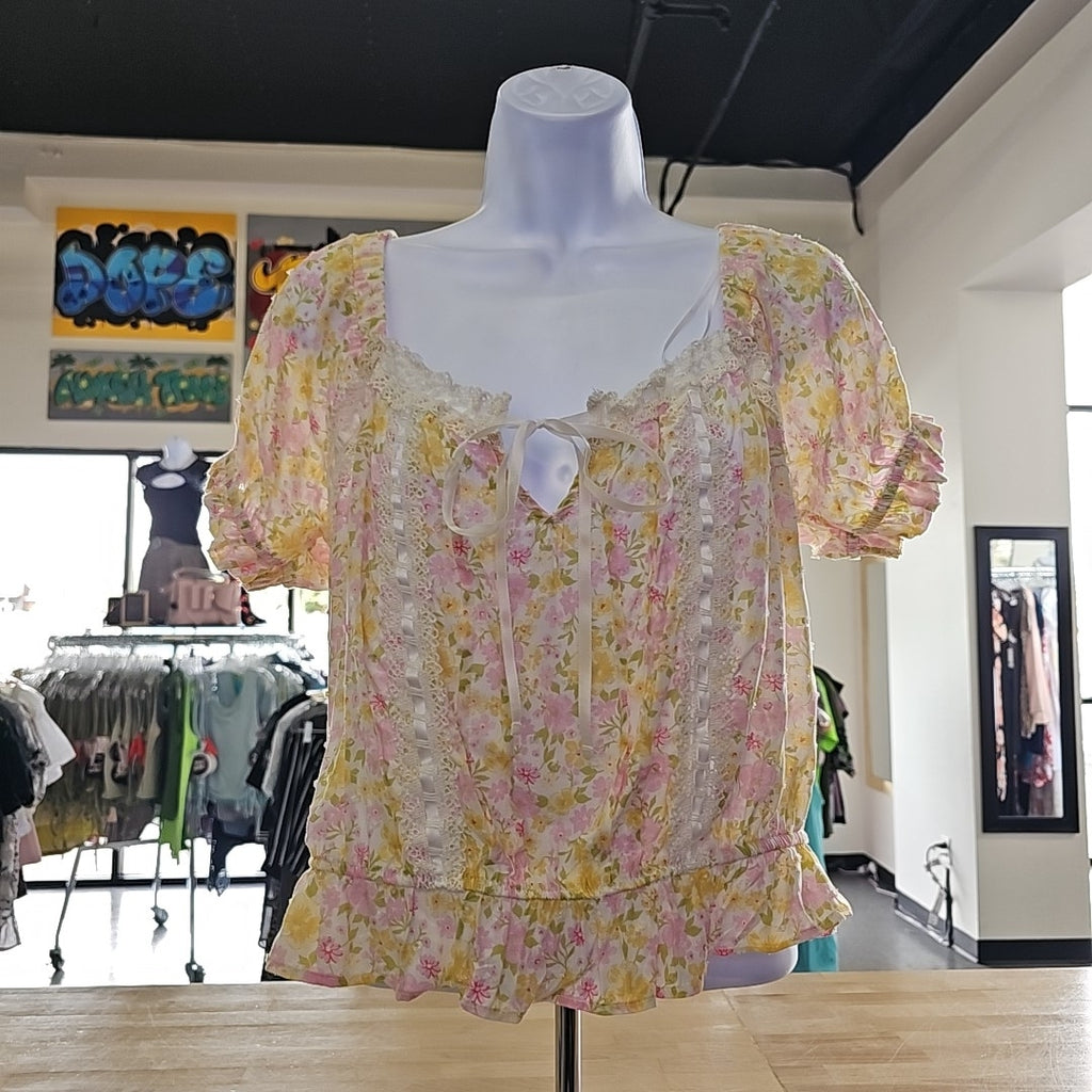 Self Esteem Juniors' Sweetheart Puff-Sleeve Top - Snow White Floral