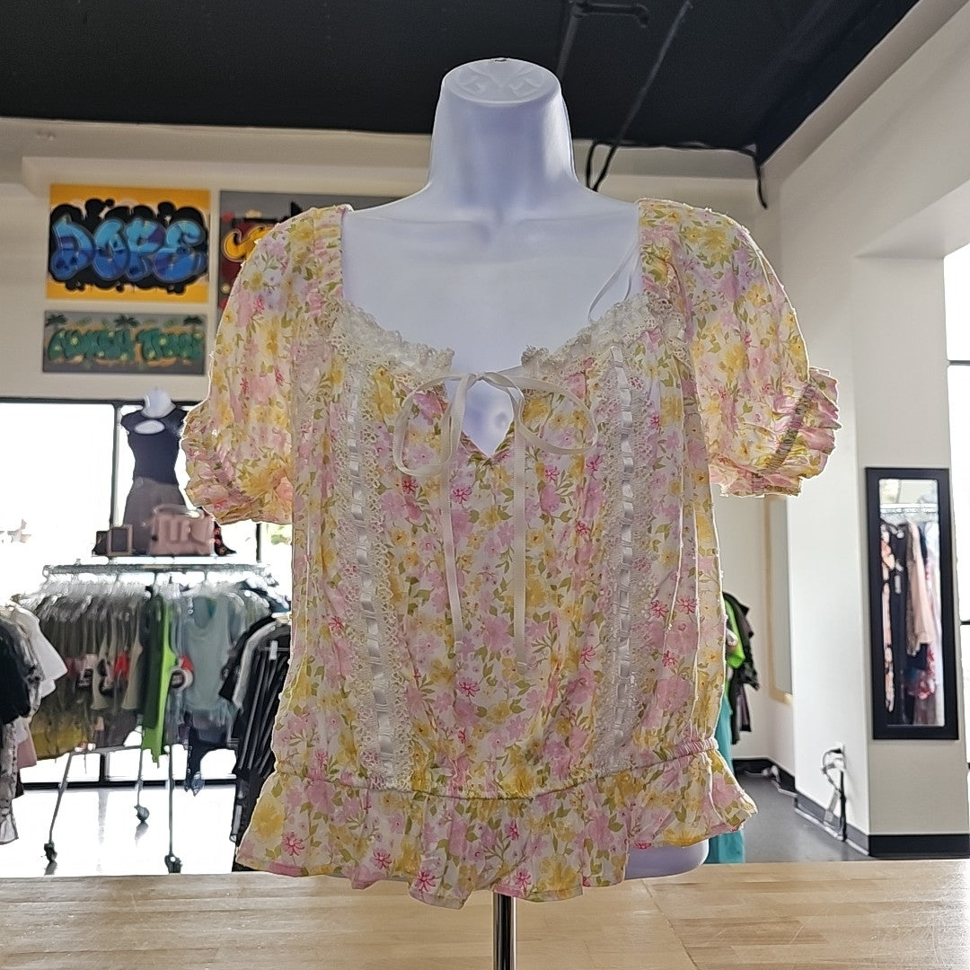 Self Esteem Juniors' Sweetheart Puff-Sleeve Top - Snow White Floral