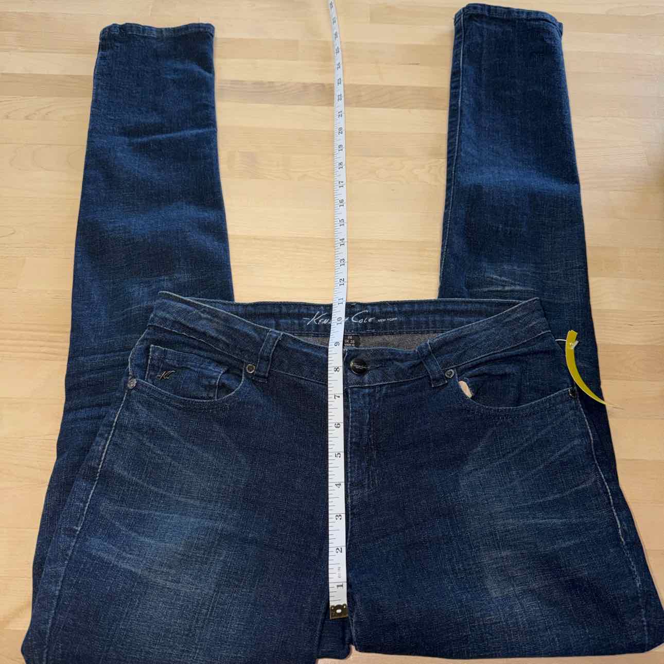 Kenneth Cole Size 2 Blue Denim Preloved Jeans