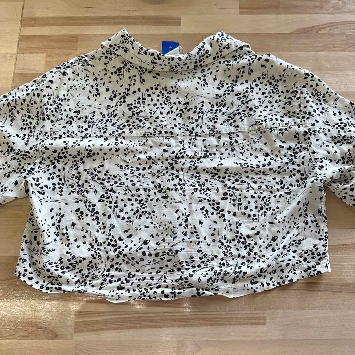 Kirious Size M White Button Down Shirt