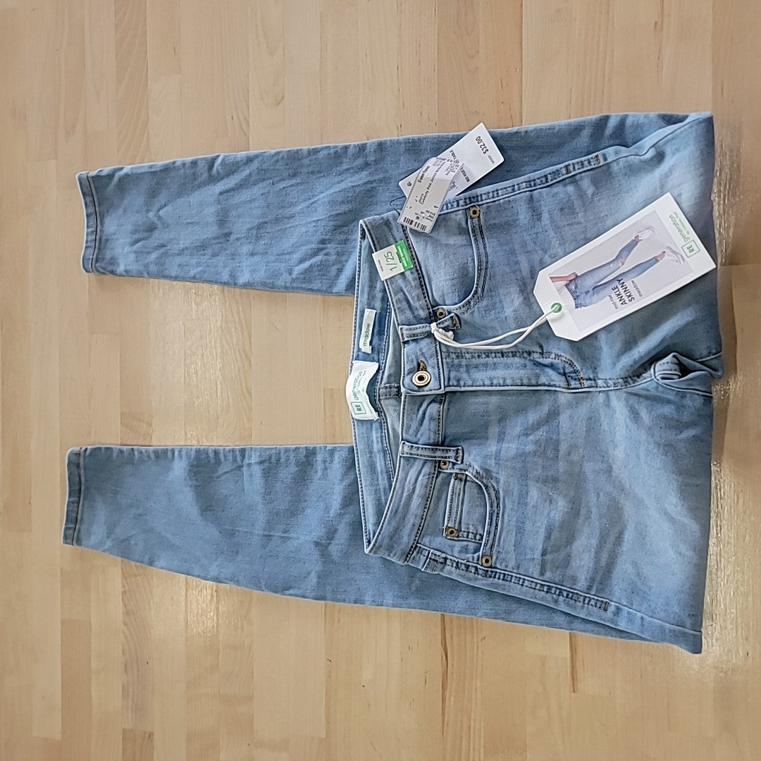 Celebrity Pink Juniors' Mid Rise Skinny Ankle Jeans